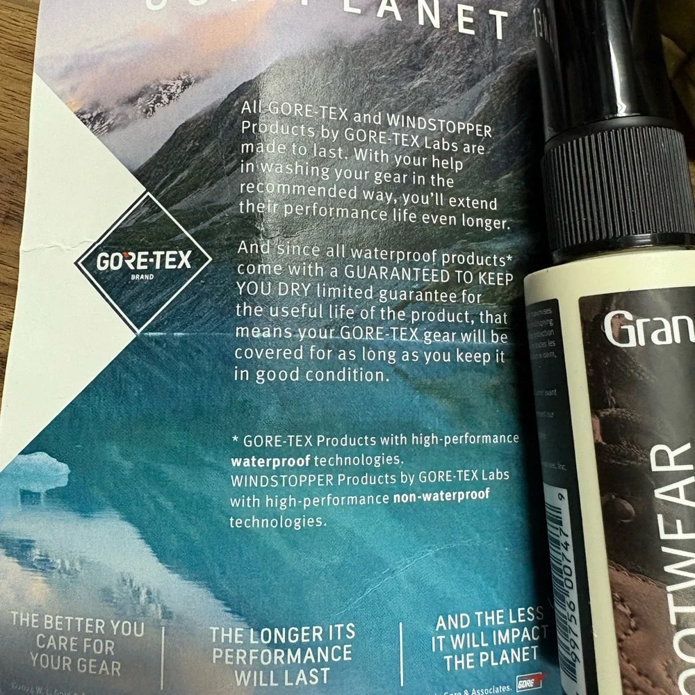 Gore-tex zipper pouch with footwear care kit, including brush, new - Picture 2 of 8